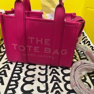 Tote leather,Marc jacobs,Hot pink,small,with strap,new,authentic.